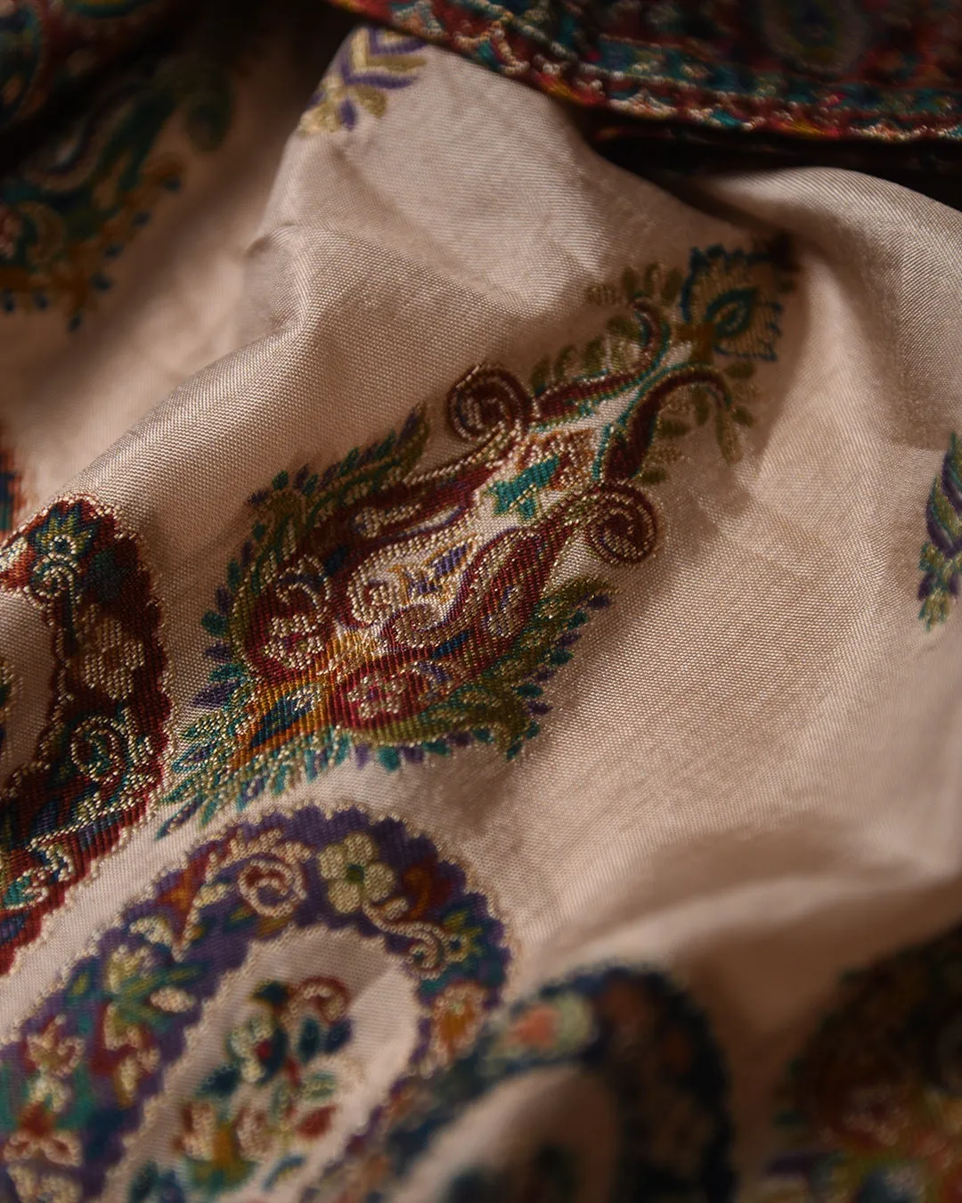 Cream Silk Viscose Jamdani Woven Saree With Silk Woven Blouse