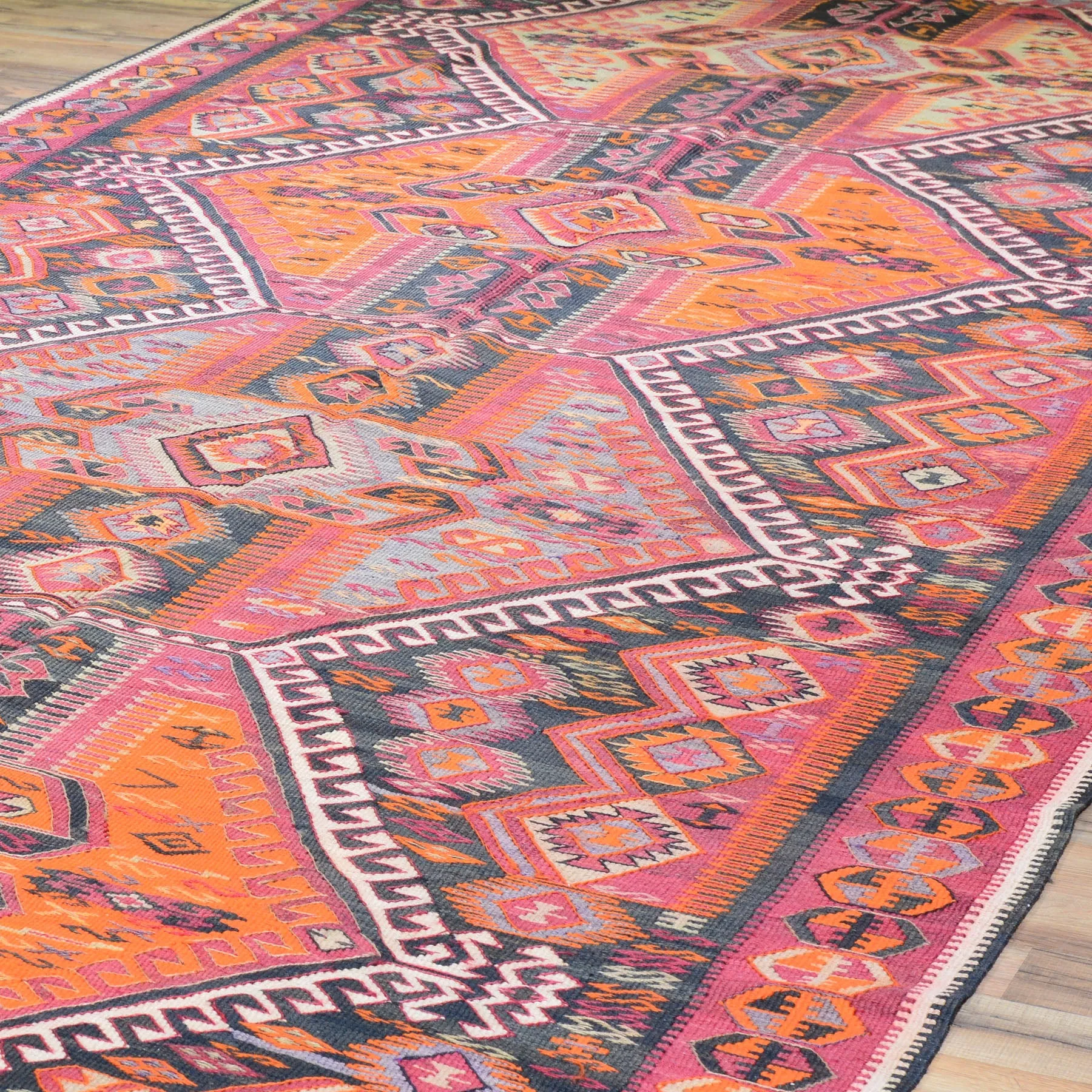 Hand-Woven Vintage Turkish Kilim Handmade Wool Rug (Size 6.1 X 15.4) Cwral-7581