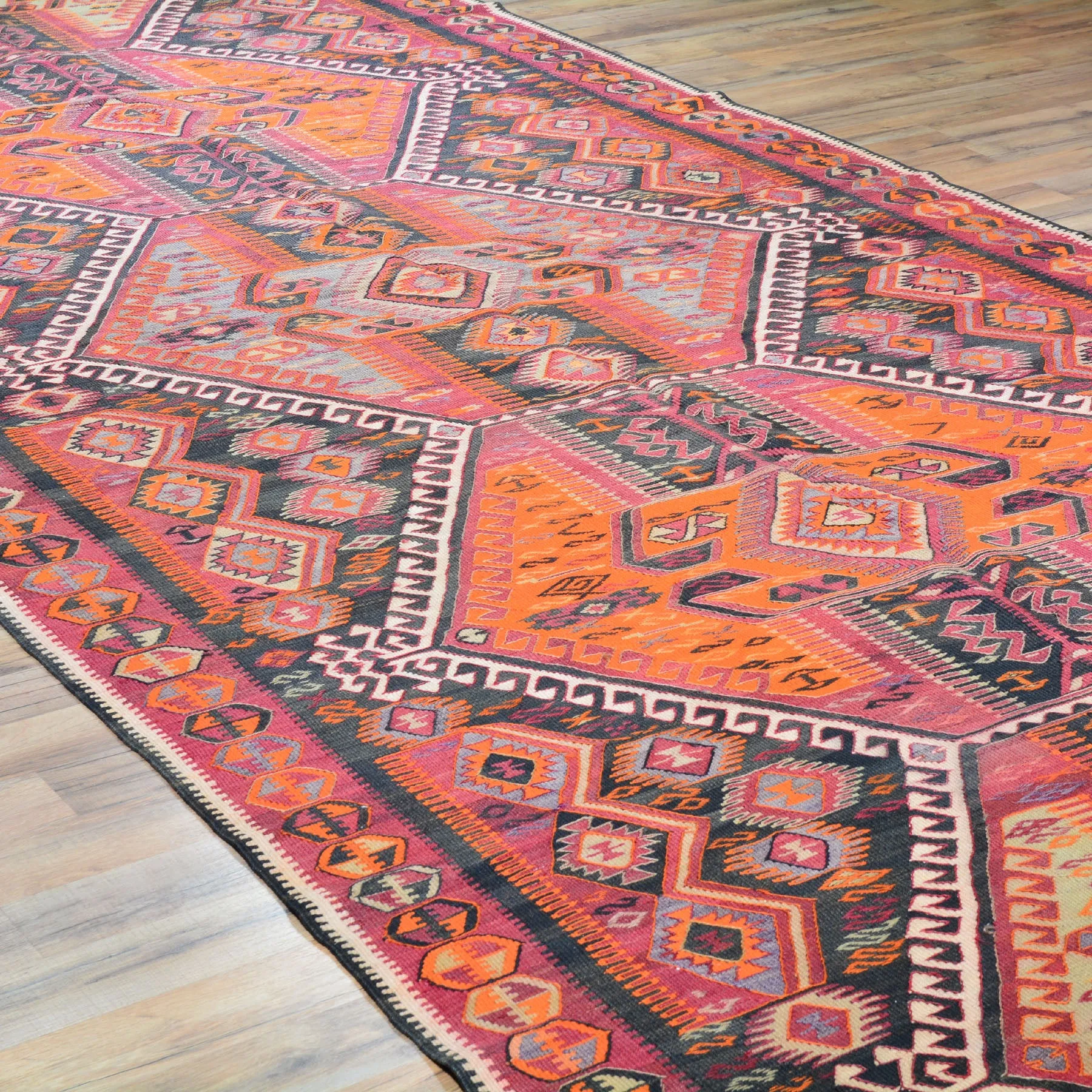 Hand-Woven Vintage Turkish Kilim Handmade Wool Rug (Size 6.1 X 15.4) Cwral-7581