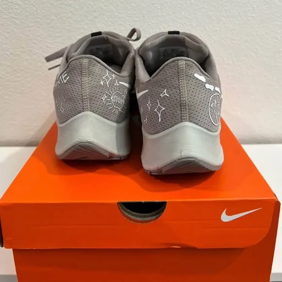 Nike Air Zoom Pegasus 38 NB- Art by Nathan Bell- Men’s- Size 10