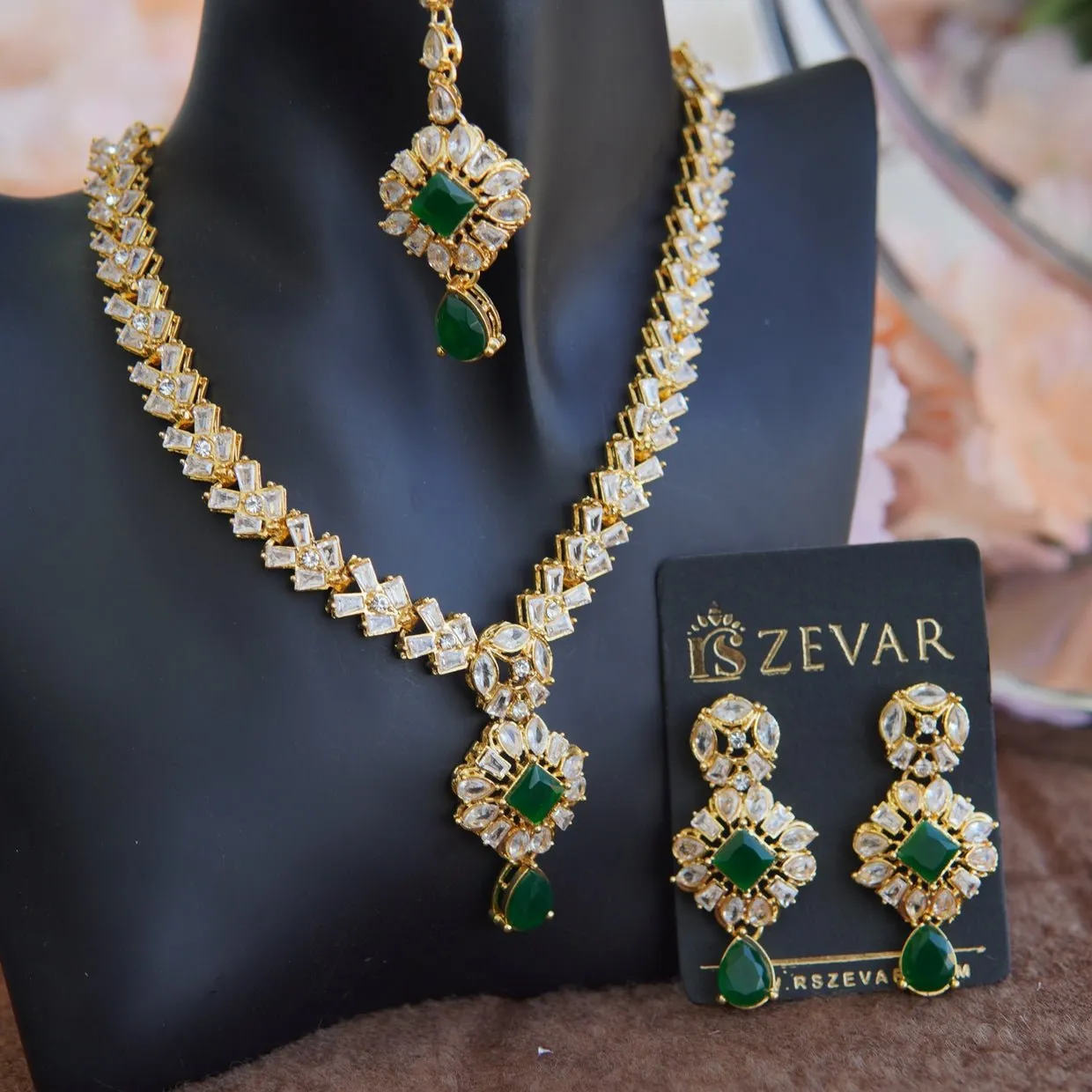 Semi Gemstone Sparking Necklace Set