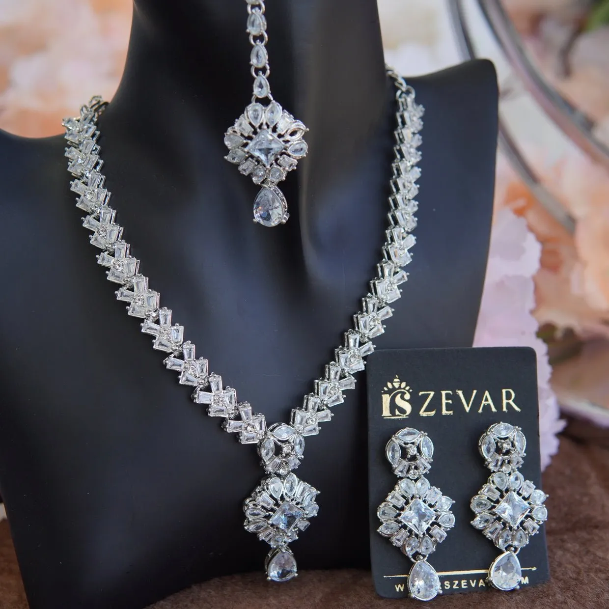 Semi Gemstone Sparking Necklace Set