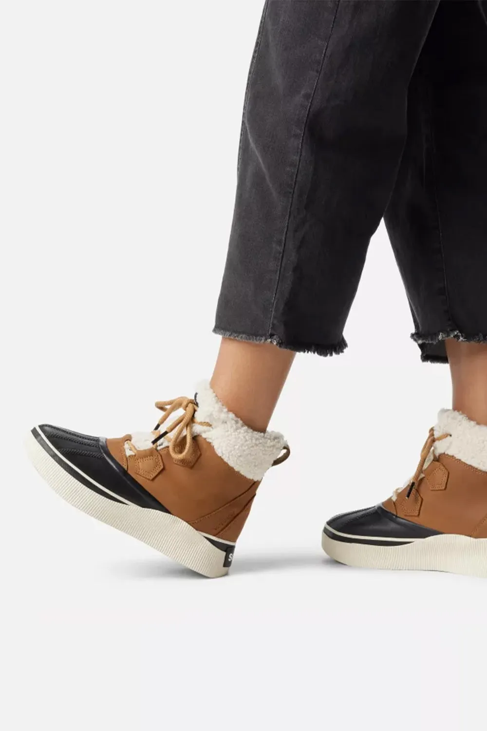 Sorel Out N About IV Chillz WP Boots for Women in Taffy/Black | 2088131-243
