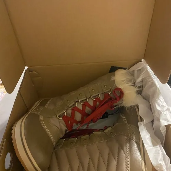 SOREL YOUTH TOFINO II BOOT SIZE 1
