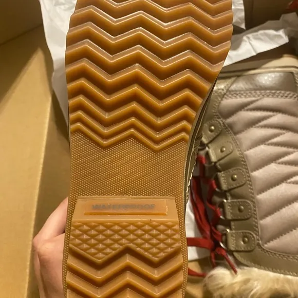 SOREL YOUTH TOFINO II BOOT SIZE 1